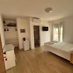 Guest house Pali's &