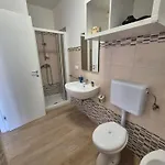 Guest house Pali's &