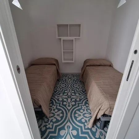 Pali's & Guest house *