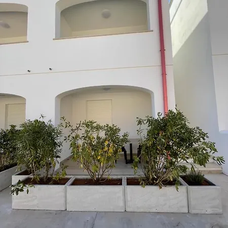 Guest house Pali's & *